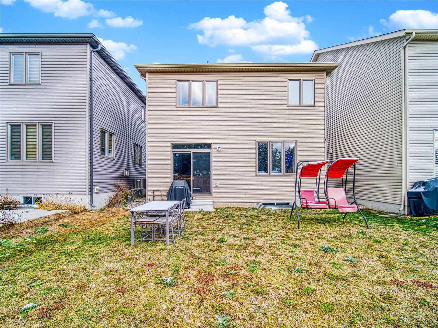 Detached House sold at 27 Robinson Road, Centre Wellington, Ontario, N1M 0G7 - Fergus - MLS: X5828053