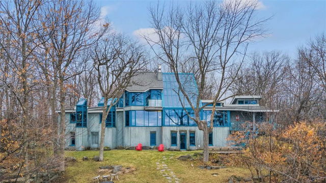255 Moore Point