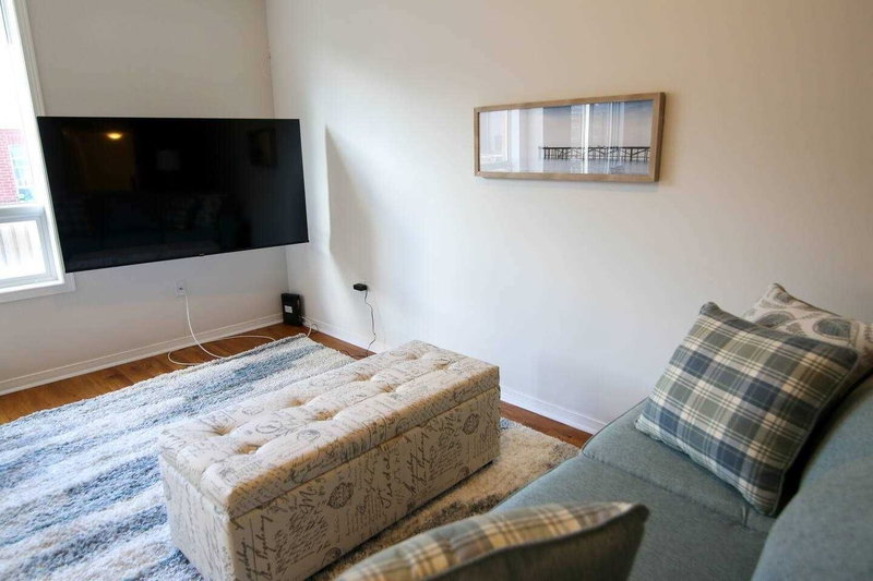 70 Palace Beach Tr, Hamilton, L8E0B9 | Image 3