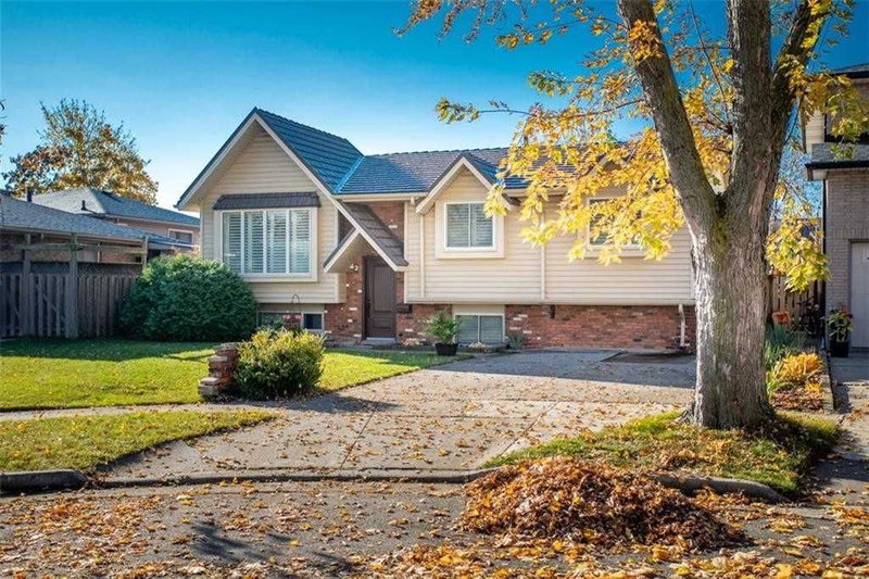 2 Ashwood Crt, Hamilton, L8E 3E1 | Image 2