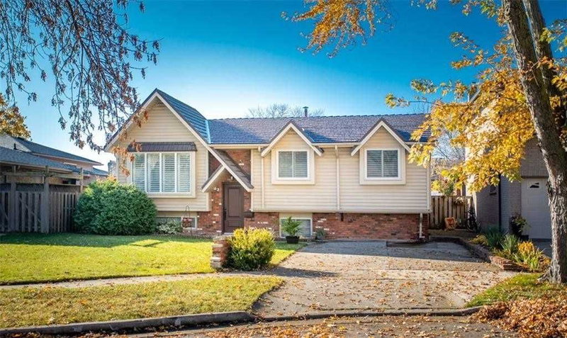 2 Ashwood Crt, Hamilton, L8E 3E1 | Image 3