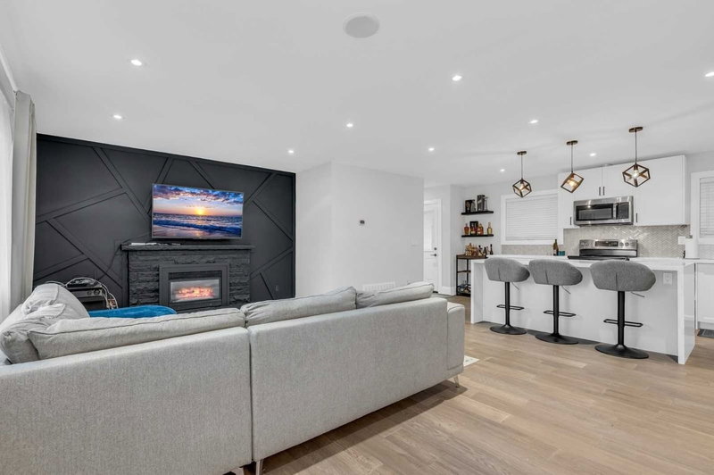 Main - 22 Hazelwood Ave, Grimsby, L3M 1K1 | Image 2