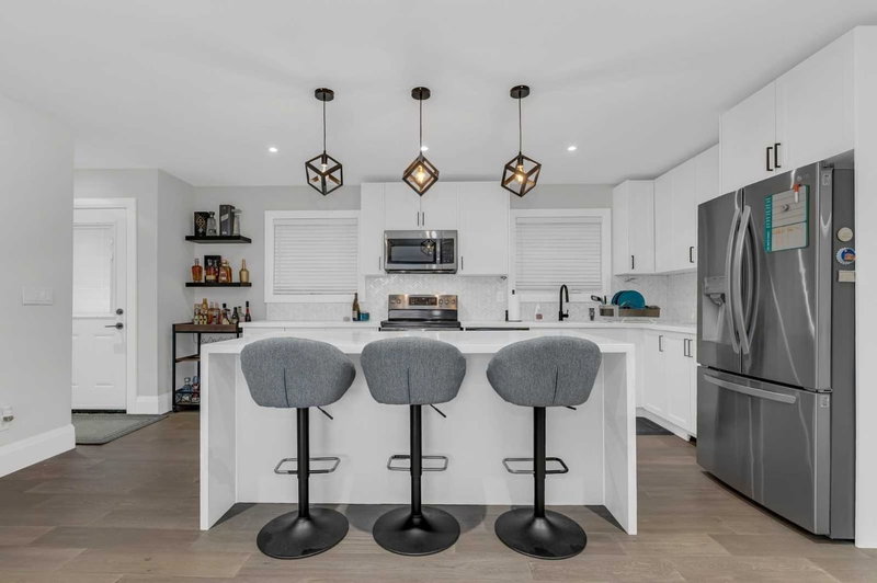 Main - 22 Hazelwood Ave, Grimsby, L3M 1K1 | Image 3