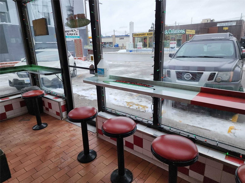 24 Lindsay St S, Kawartha Lakes, K9V2L7 | Image 3