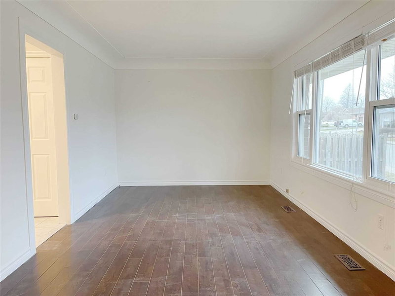 Upper - 22 Halam Ave, Hamilton, L8V 1Z3 | Image 2