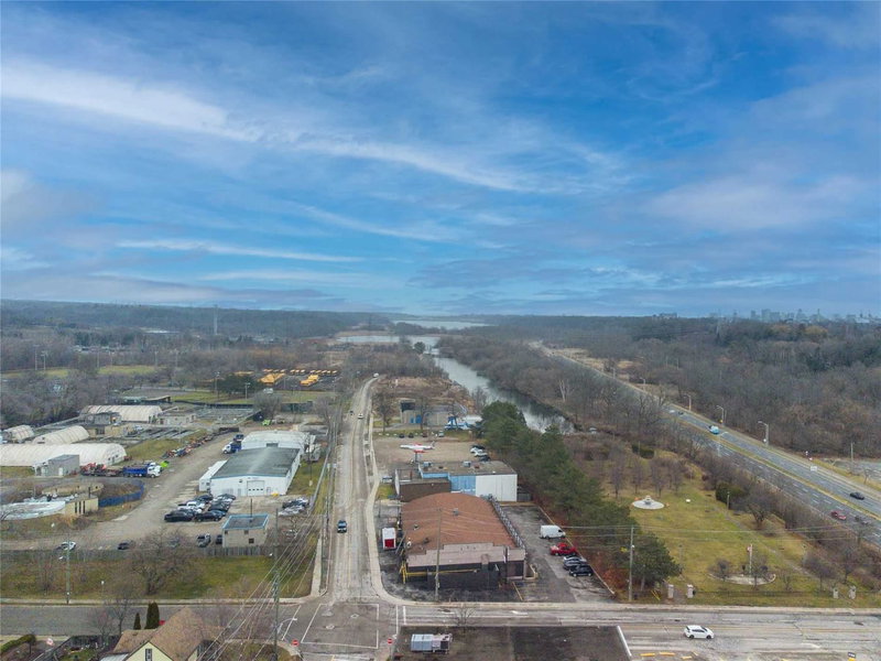 4 Thorpe St, Hamilton, L9H 1K3 | Image 3