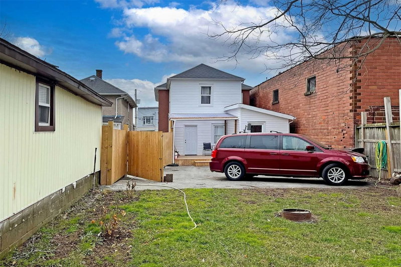 14 Albert St, Welland, L3B 4L2 | Image 3