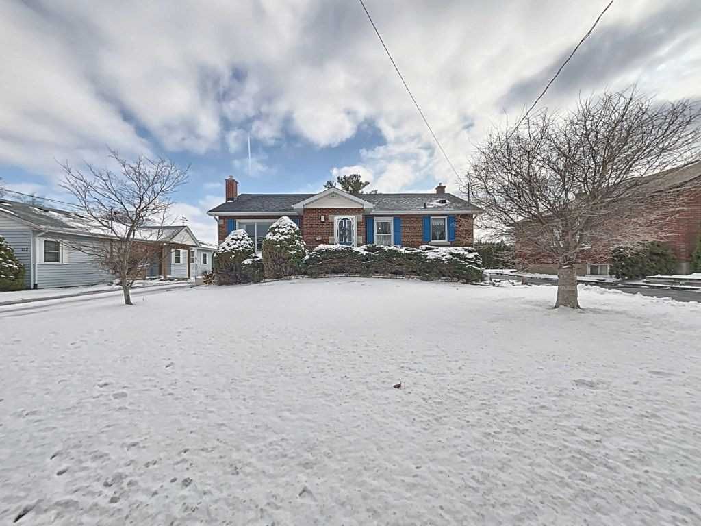 Detached House sold at 210 Lakeshore Road, St. Catharines, L2M 1R4 - MLS: X5873543