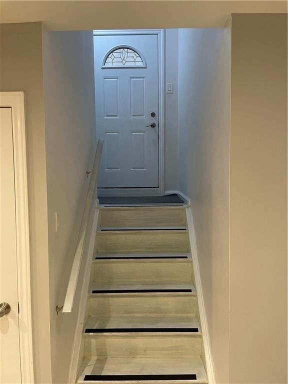 Bsmt - 7 Woodvalley Crt, Hamilton, L9B 0A8 | Image 2