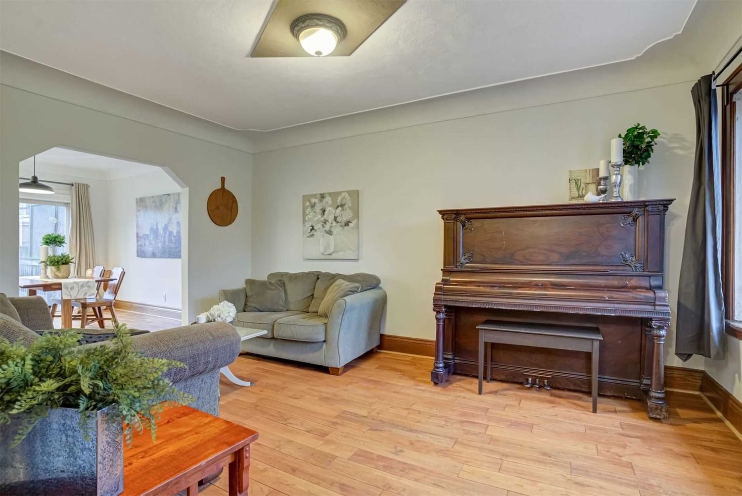 Listing Image 6