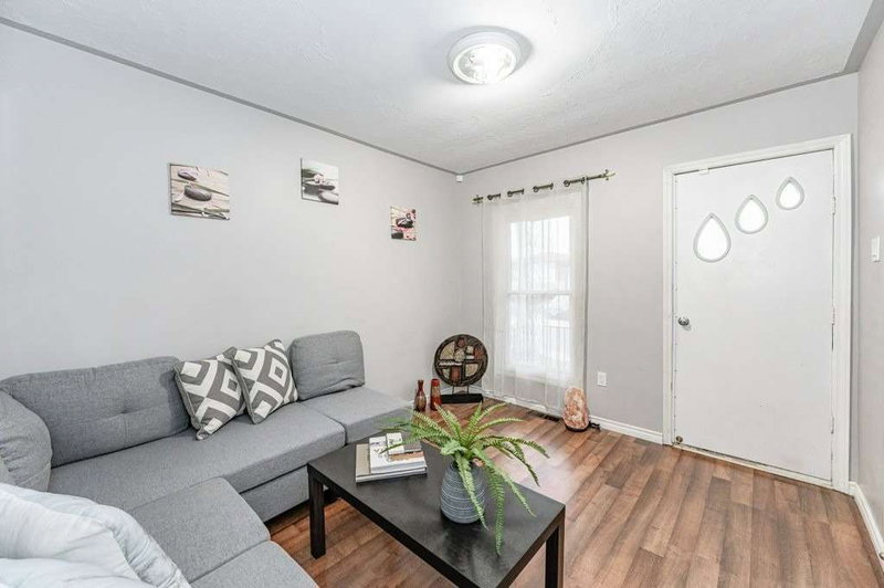 77 Province St N, Hamilton, L8H 4H5 | Image 3