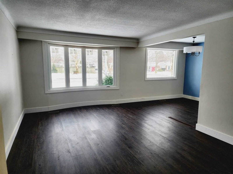 3 Governor Simcoe Dr, St. Catharines, L2N 3J1 | Image 2