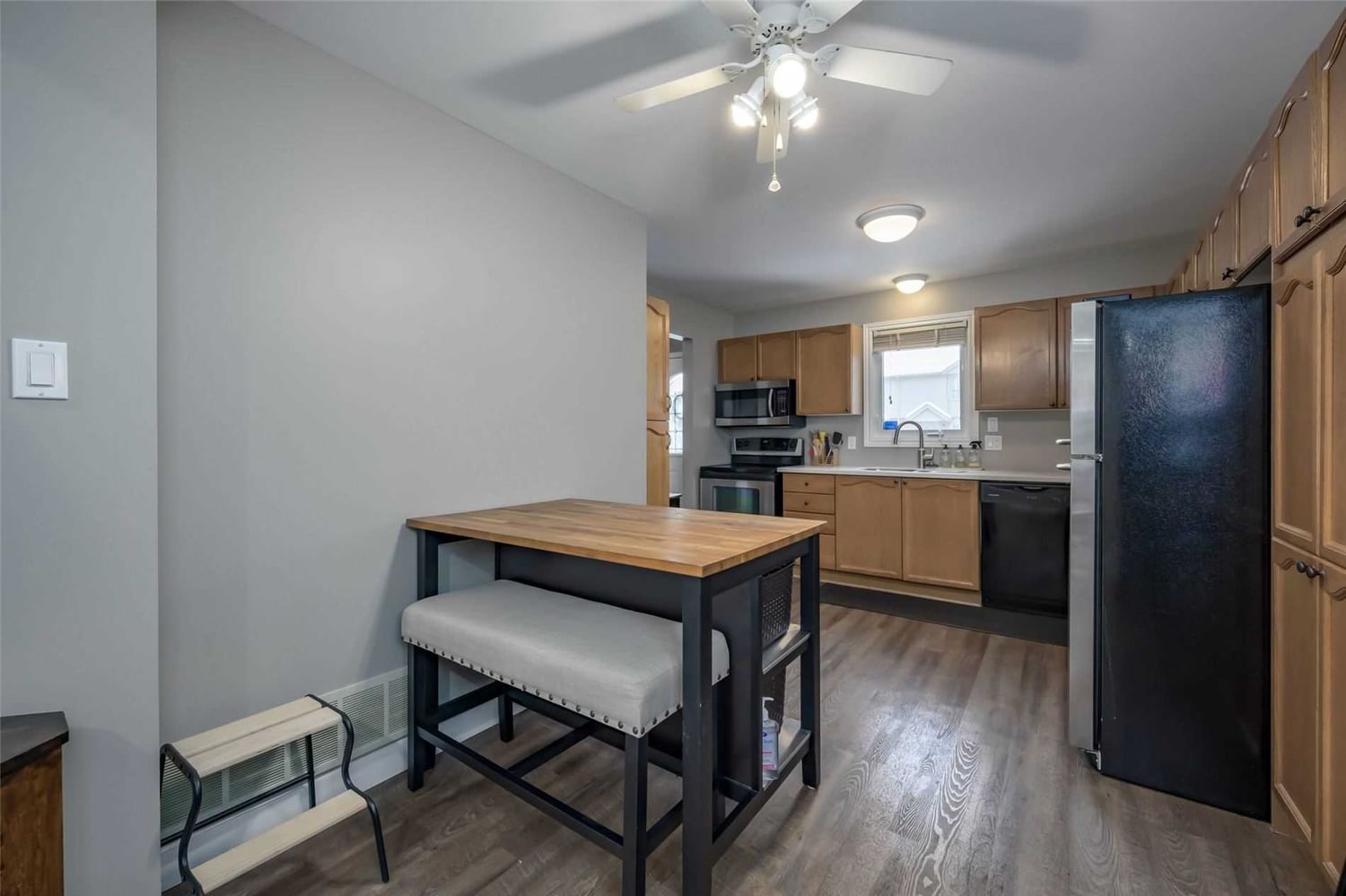 Listing Image 7