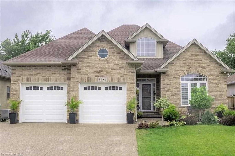 3984 Village Creek Dr, Fort Erie, L0S 1S0 | Image 2