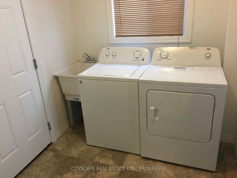 6 Castlebay St, Kitchener, N2R 0G5 | Image 3