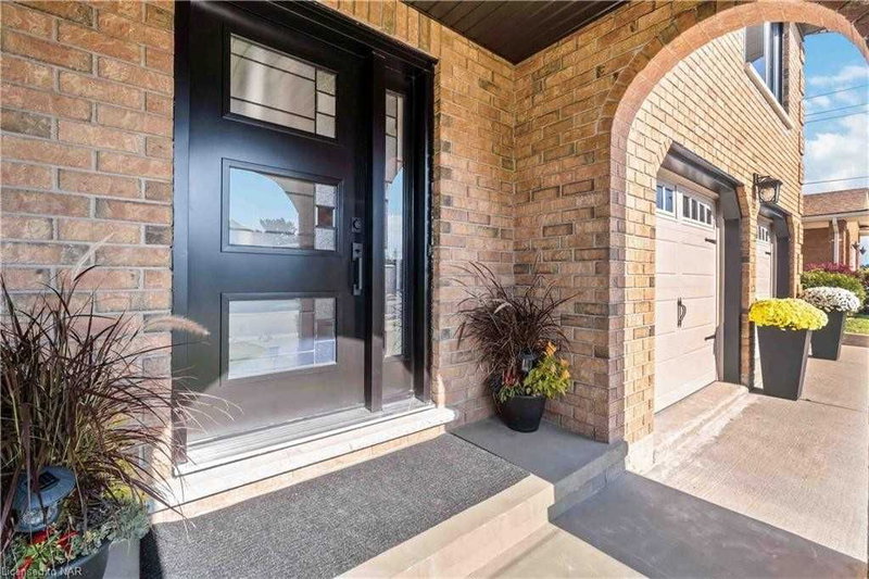 7623 Chorozy St, Niagara Falls, L2H 2P1 | Image 2