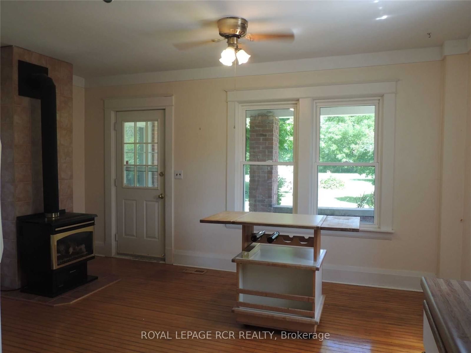 Listing Image 5