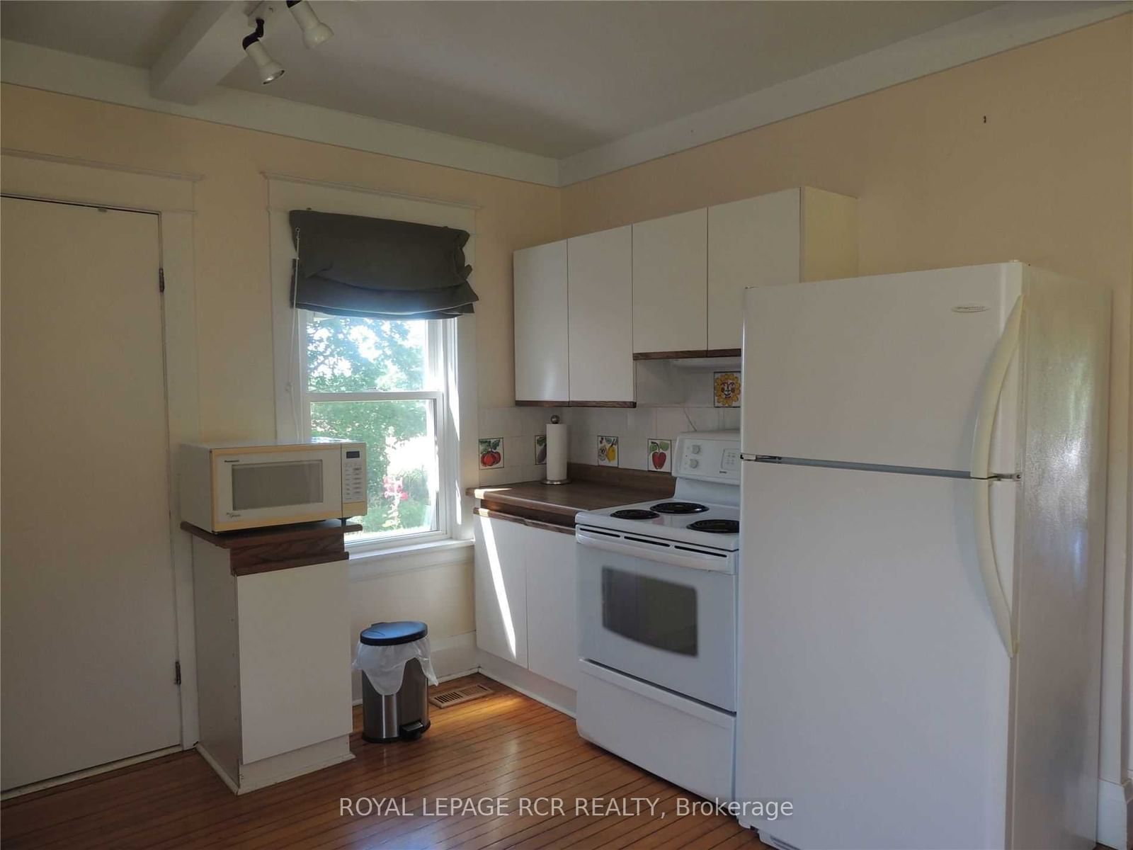Listing Image 8