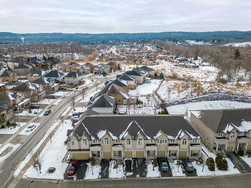 27 - 7 Forest Valley Cres, Hamilton, L9H 0A7 | Image 3