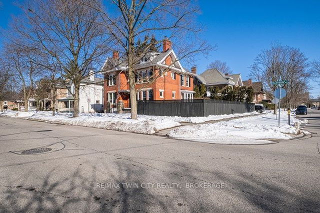 109 DUFFERIN Avenue