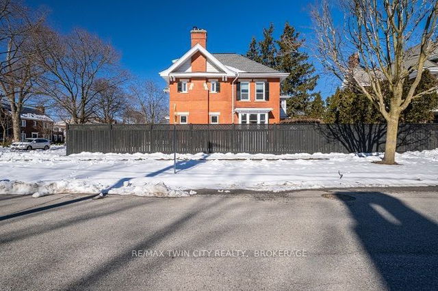 109 DUFFERIN Avenue