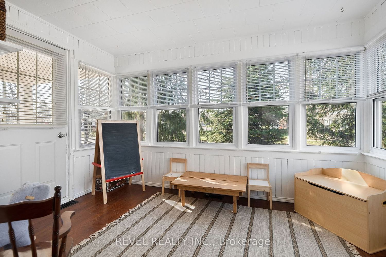 Listing Image 8
