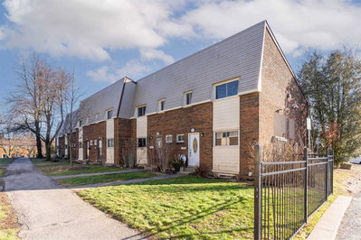 Townhouse sold at 34 A-30 Regent Avenue, Hamilton, Ontario, L9B 1B3 - Falkirk - MLS: X5912651
