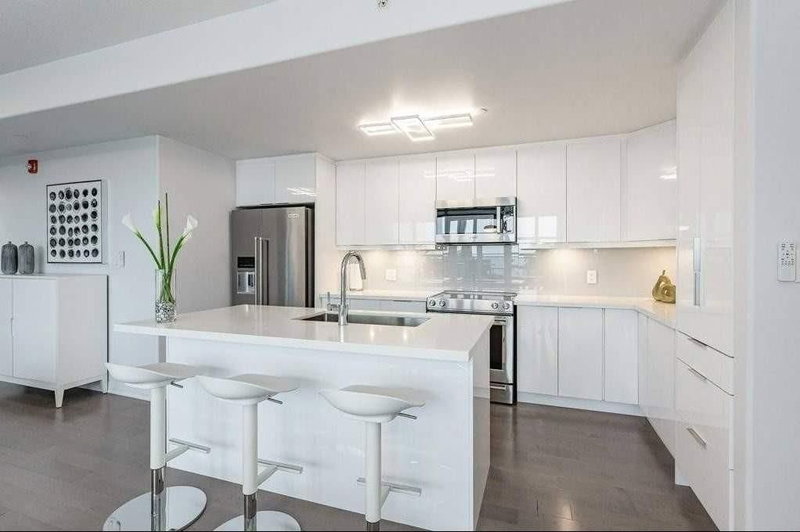 409 - 10 Concord Pl, Grimsby, L3M 0G6 | Image 2