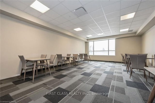 1206 - 158 King Street