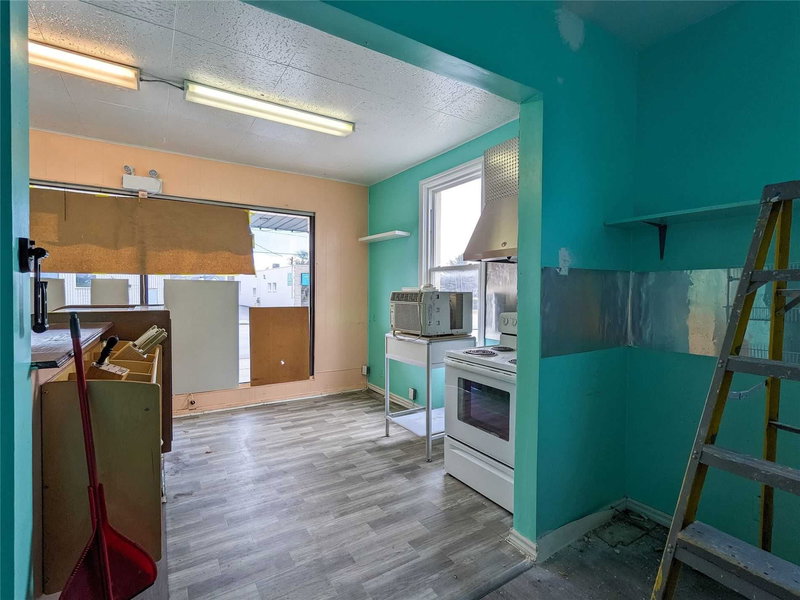 537 Christina St N, Sarnia, N7T 5W5 | Image 2