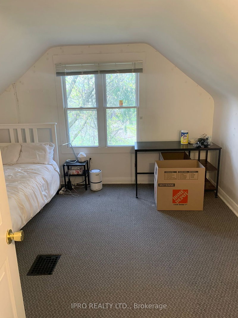 Room 1 - 131 Leland St, Hamilton, L8S 3A3 | Image 3