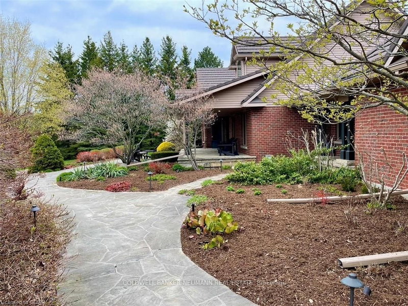 18 Fox Run Dr, Puslinch, N0B 2J0 | Image 2