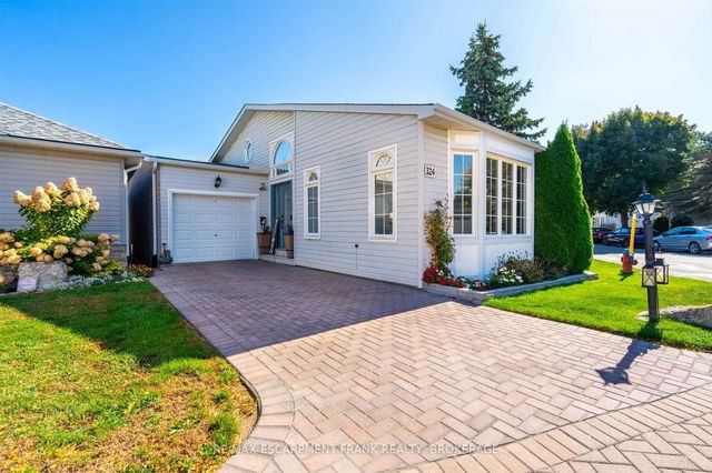 324 Silverbirch Boulevard