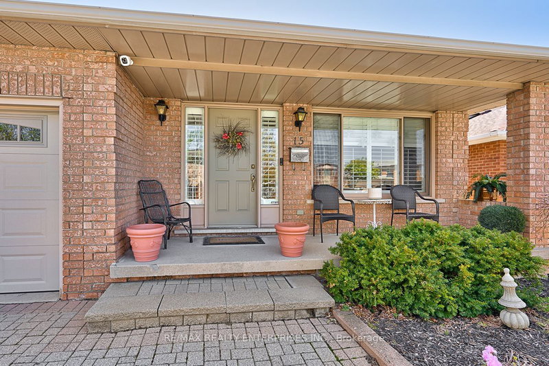 15 Gabriele Crt, Hamilton, L8G 5C4 | Image 3