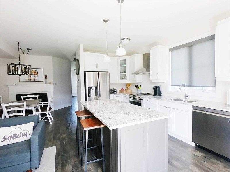 309 Yellow Birch Cres, Blue Mountains, L9Y 0Y5 | Image 3