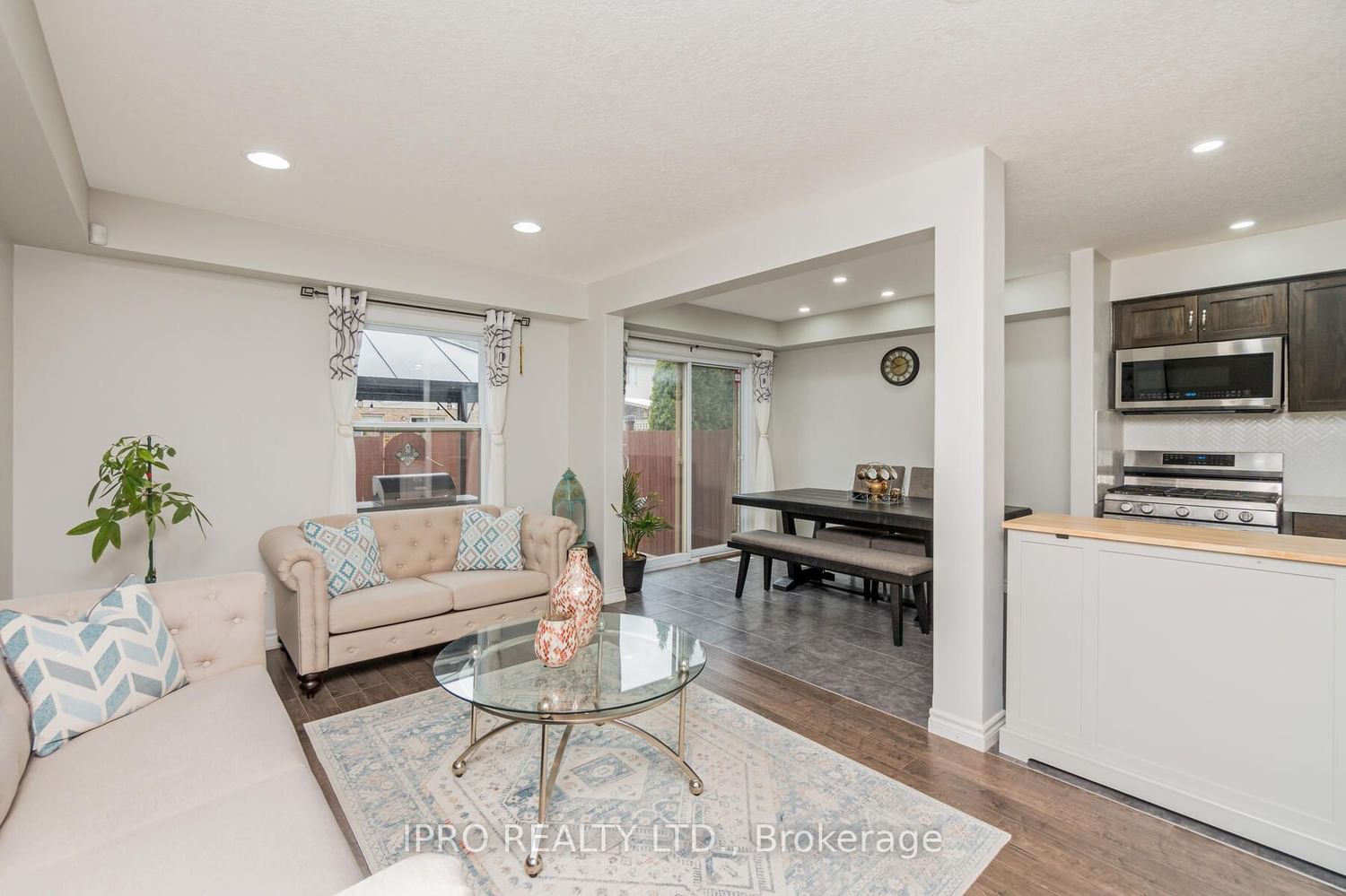 Listing Image 7