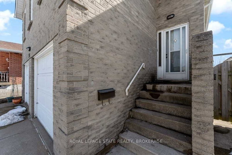 144 Ravenbury Dr, Hamilton, L8W 2B5 | Image 2