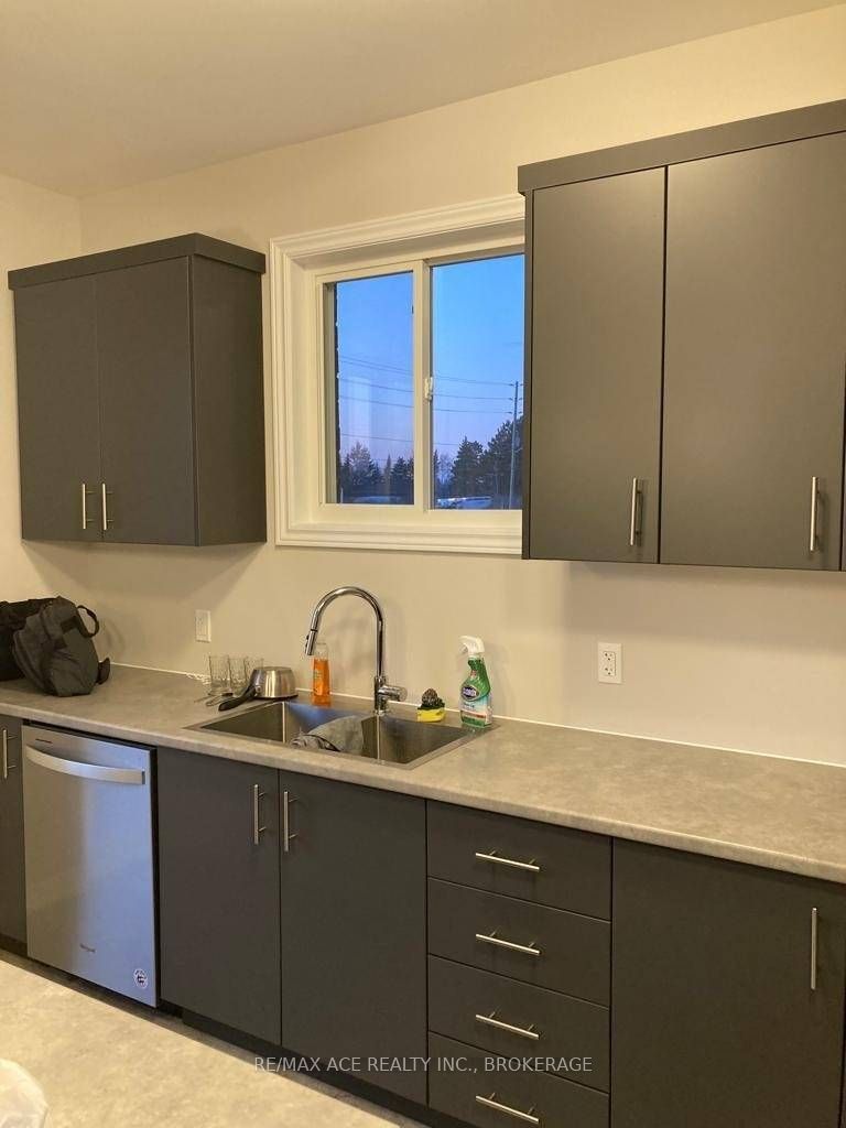 7878 Seabiscuit Dr, Niagara Falls, L2H 3T9 | Image 2