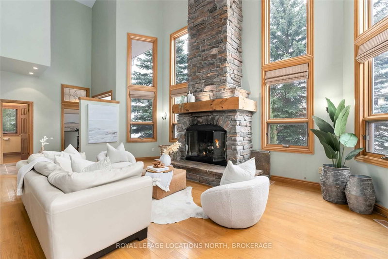 137 Pioneer Lane, Blue Mountains, L9Y 0M7 | Image 2