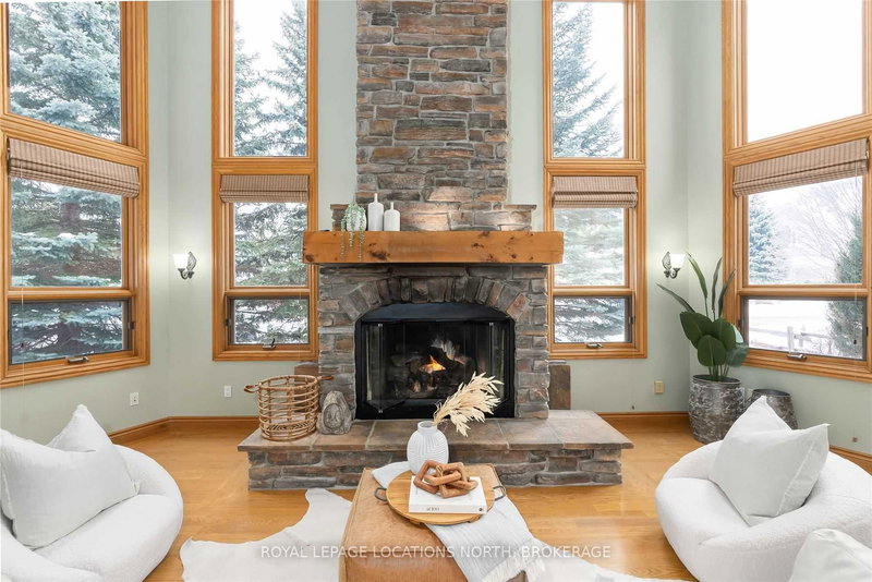 137 Pioneer Lane, Blue Mountains, L9Y 0M7 | Image 3