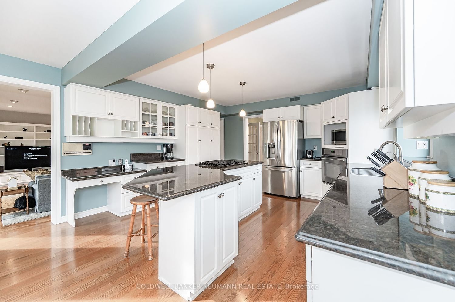 Listing Image 11
