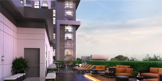 114 - 470 Dundas Street