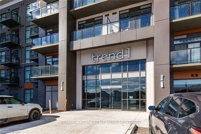 1011 - 450 Dundas Street
