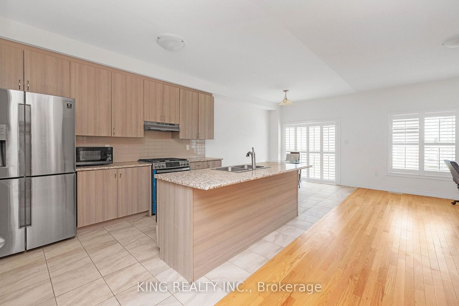 Listing Image 7