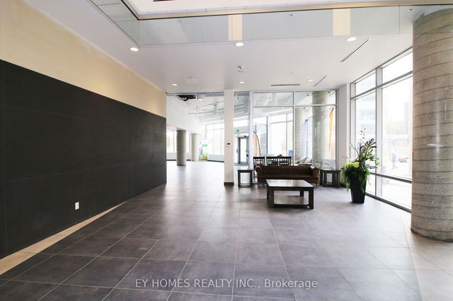 2102 - 158 King Street