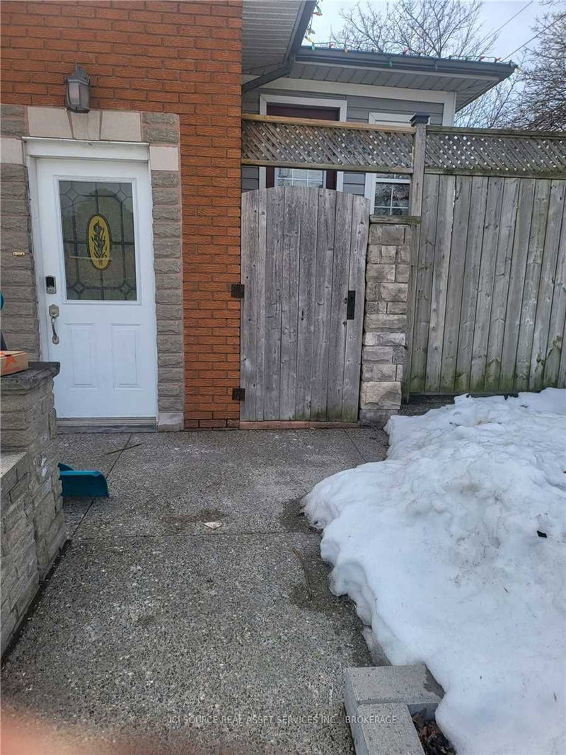 467 Limeridge Rd W, Hamilton, L9C 2V7 | Image 2