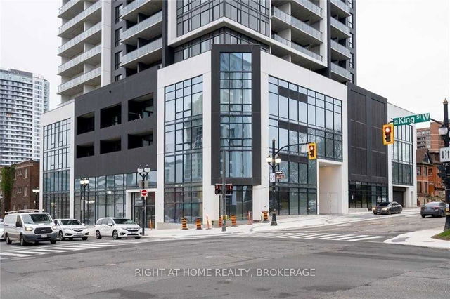 807 - 15 Queen Street