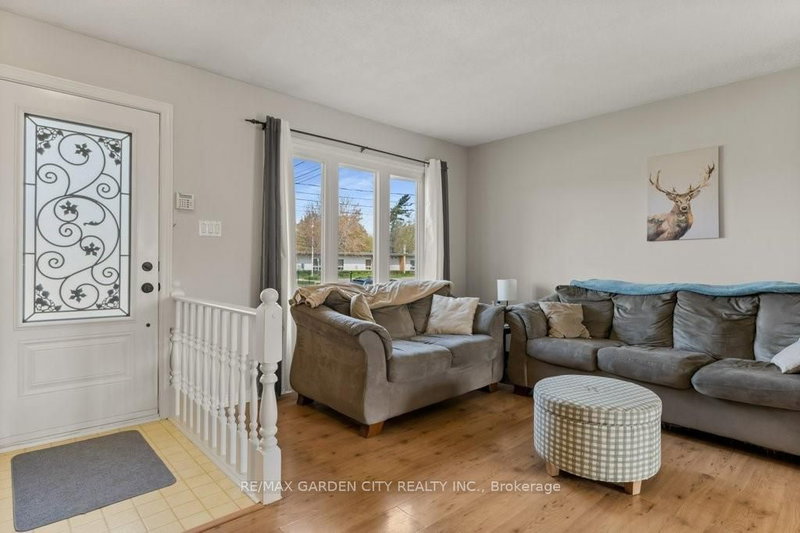 19 Grand Ave, Grimsby, L3M 2R6 | Image 3