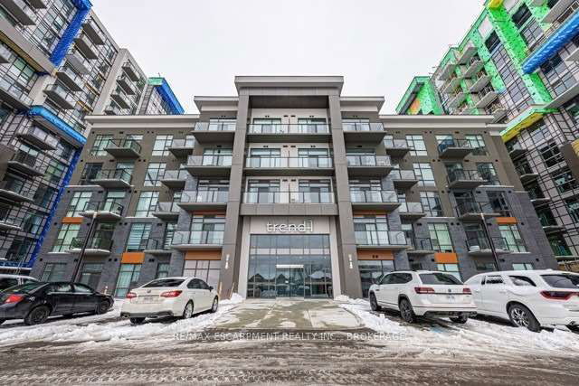 302 - 450 Dundas Street