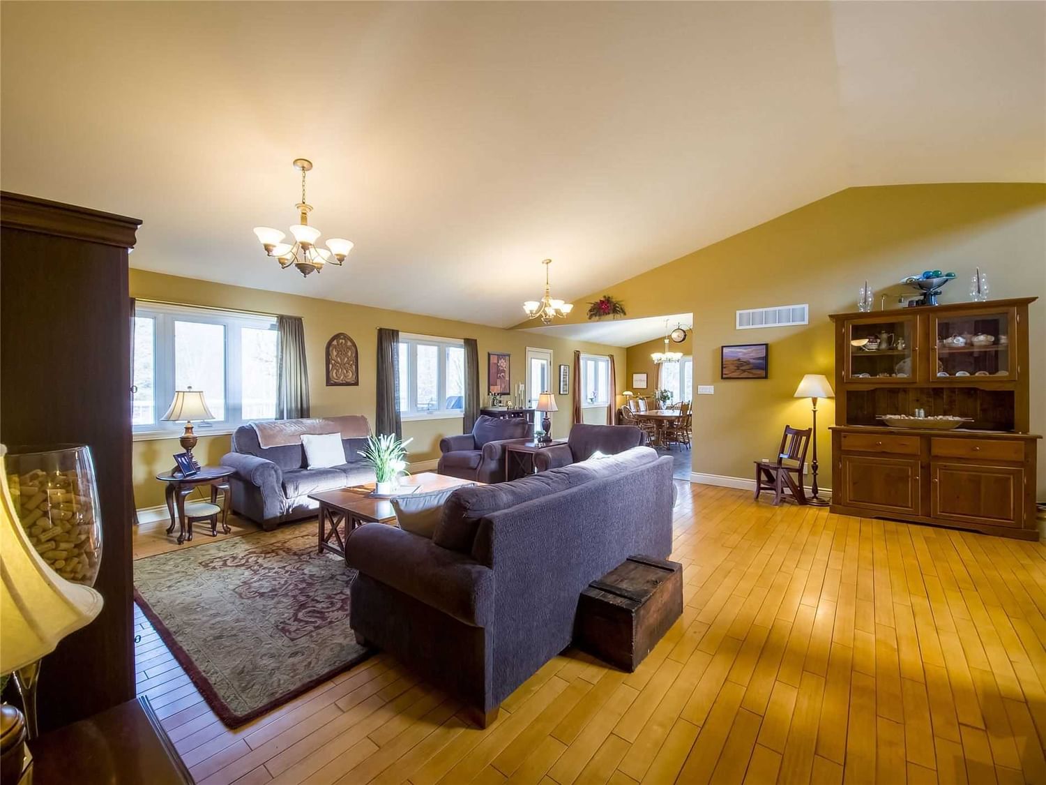 Listing Image 7